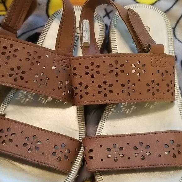 Girl's Brown Sandals Dressy Size 11 Oshkosh - Picture 2 of 6